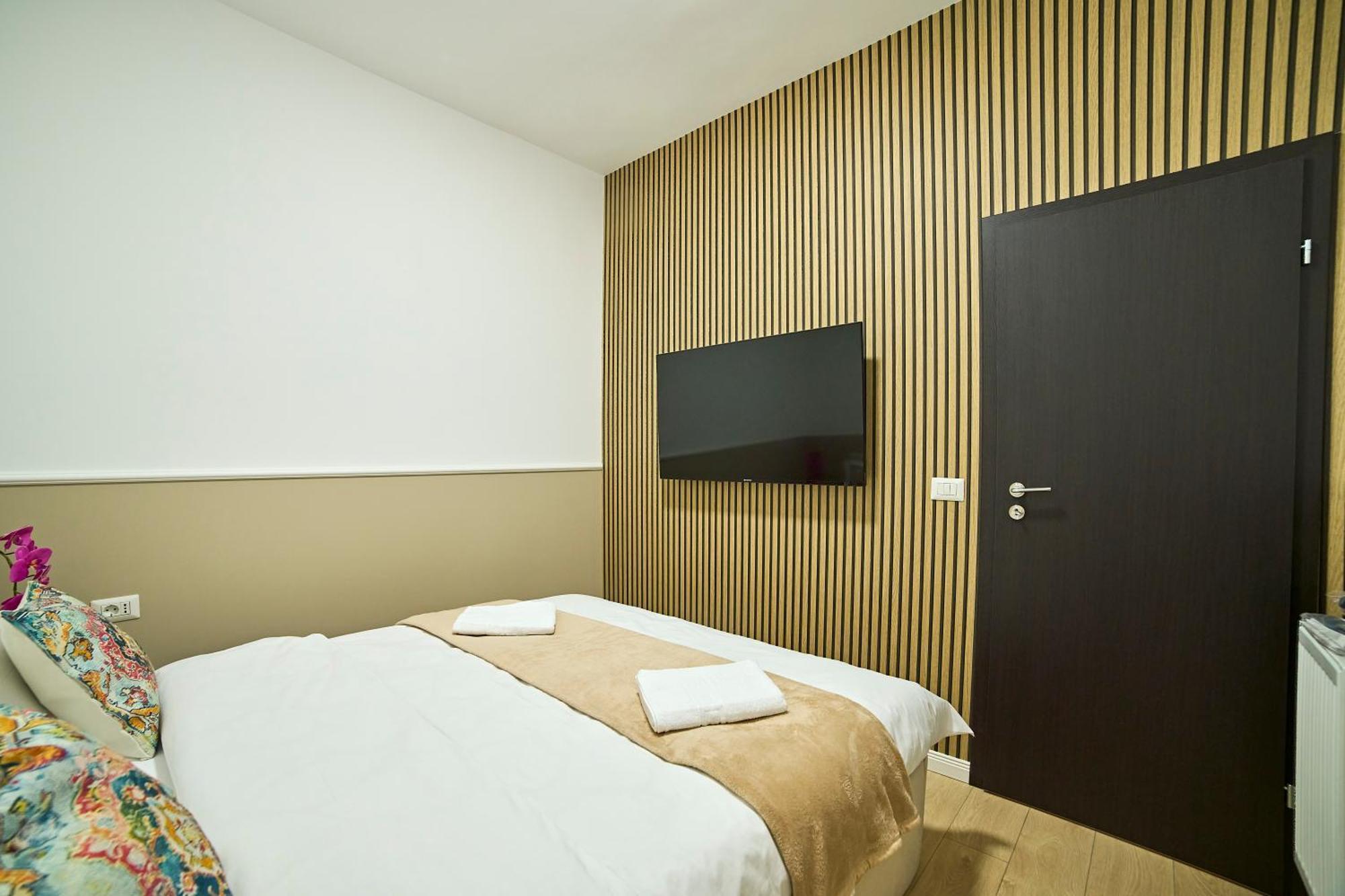 Dona Premier Suites Bukares Bagian luar foto