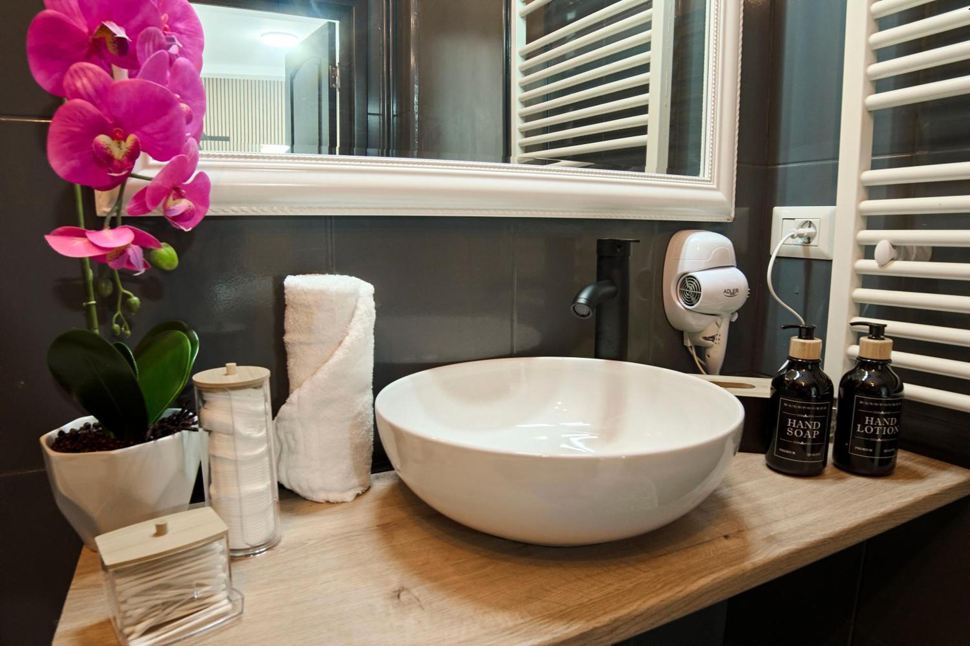 Dona Premier Suites Bukares Bagian luar foto